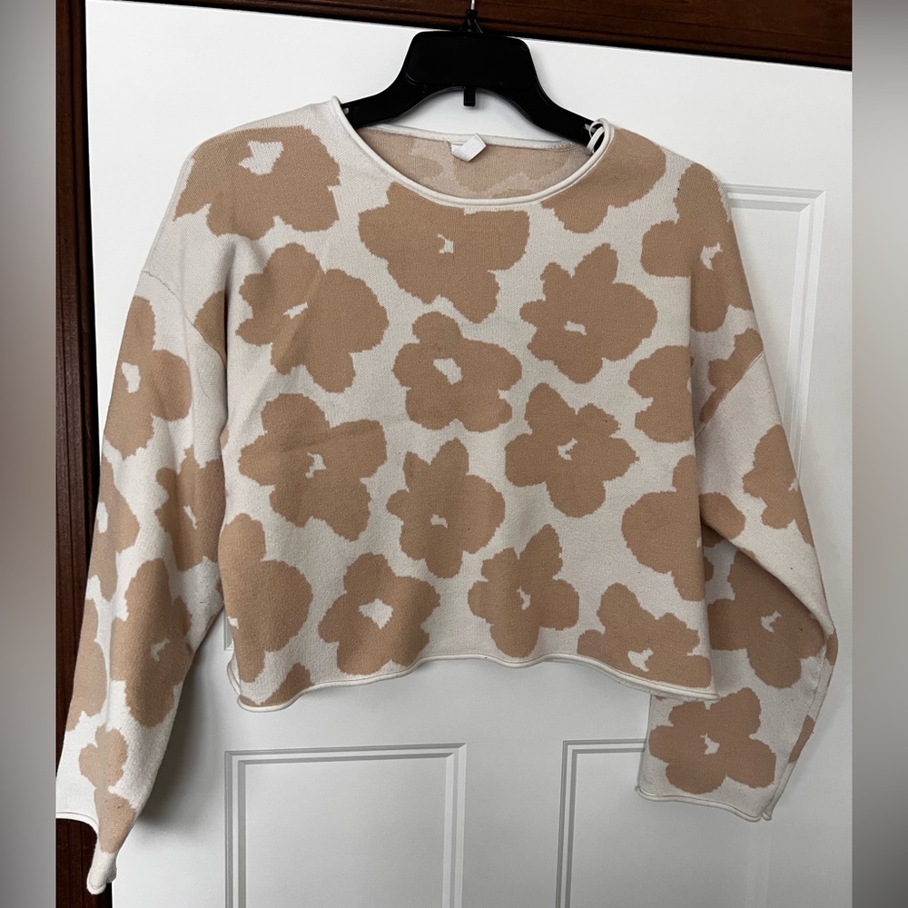 Floral Beige and White Women's Sweater- cropped - Large